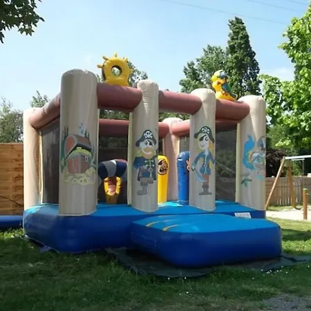 キャンプ場 Mobil 5 Pers A Avec Terrasse - Api-1-52-587 Avrillé