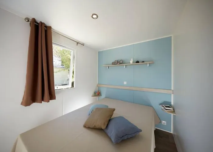 Mobil 5 Pers A Avec Terrasse - Api-1-52-587 * Avrille (Vendee)